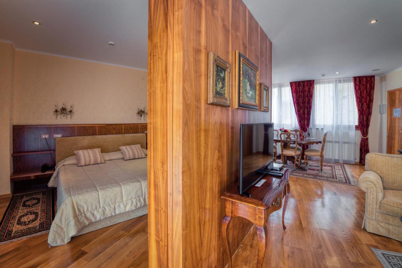 Hotel Soli Invicto Elenovo  エクステリア 写真