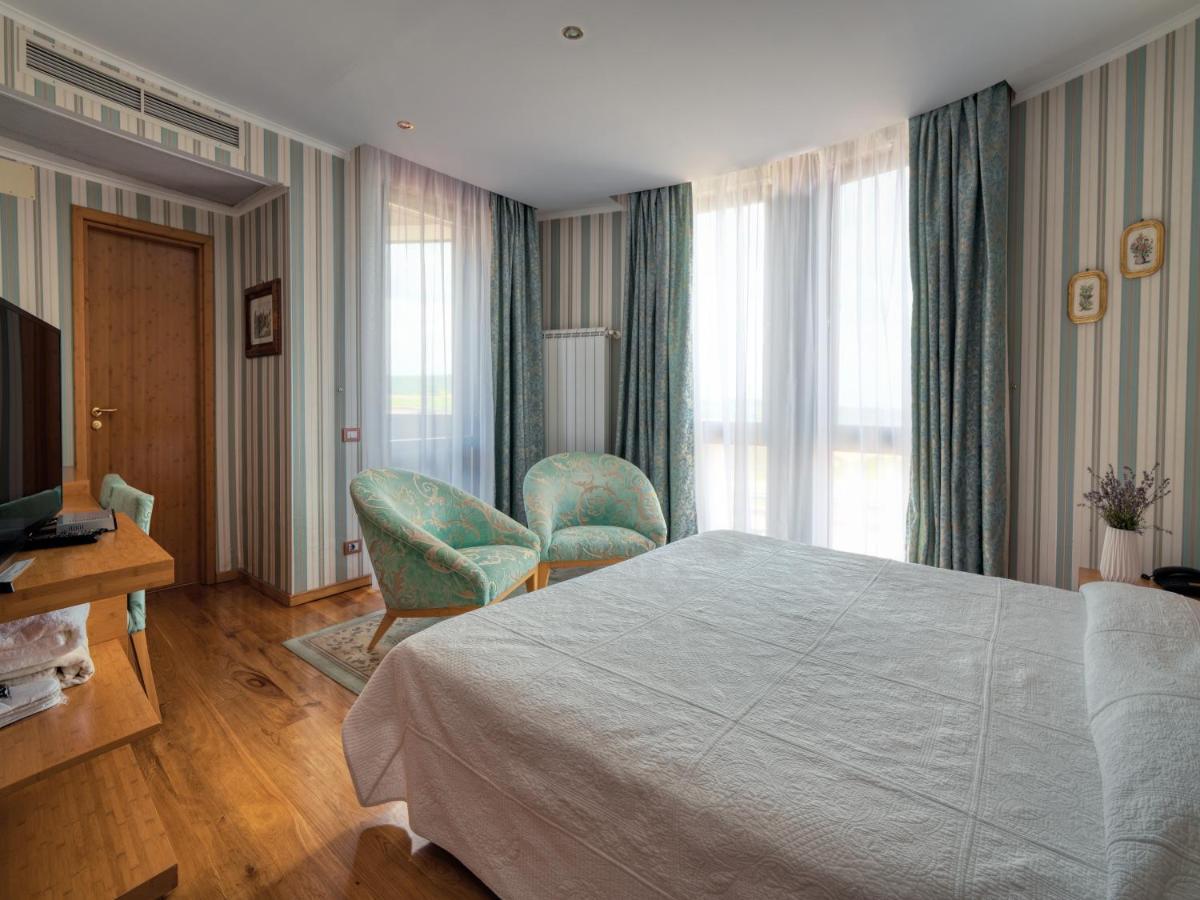 Hotel Soli Invicto Elenovo  エクステリア 写真